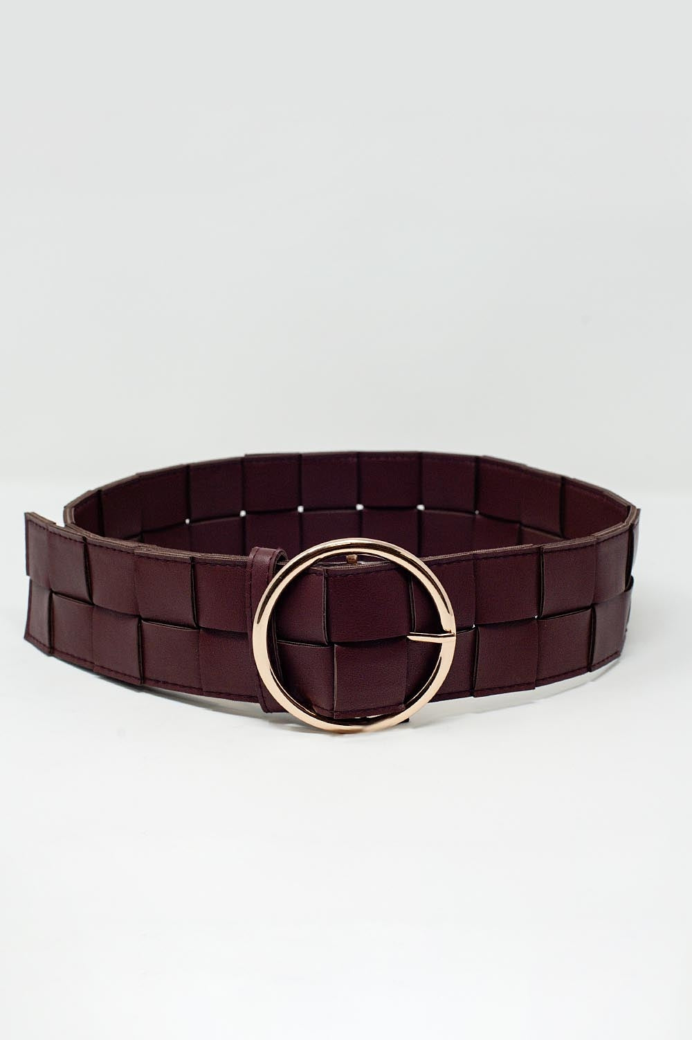 Q2 Belt with gold buckle in maroon