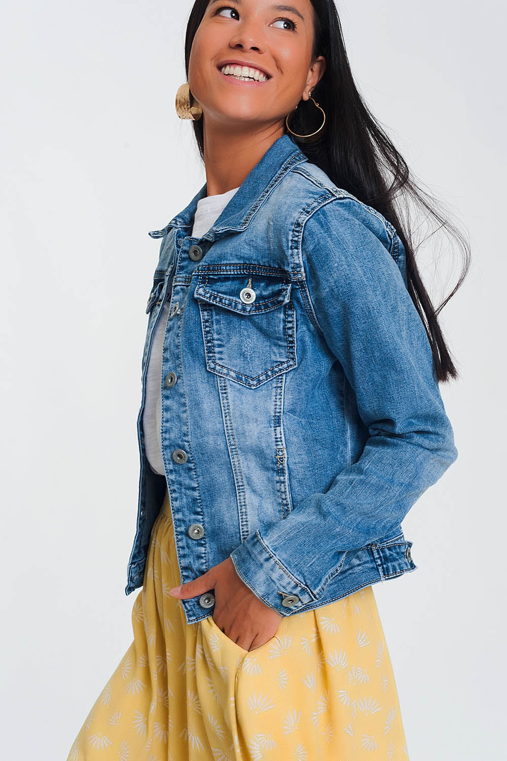 Q2 Cropped denim jacket in light blue wash