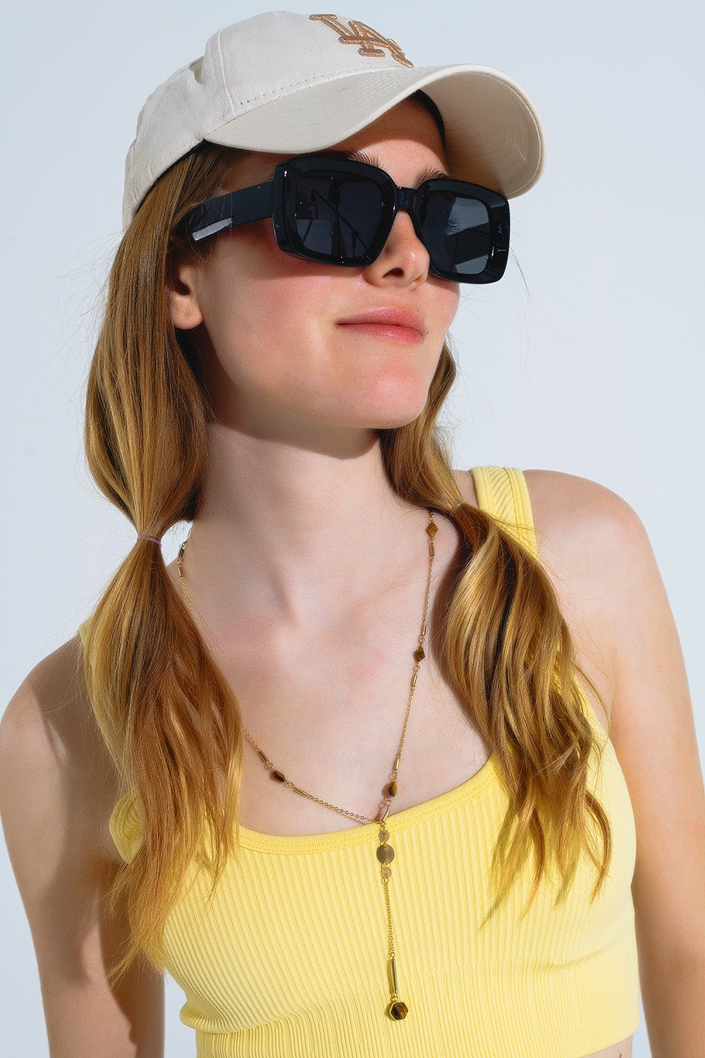 Q2 Oversized Squared Thin Frame Sunglasses in Black