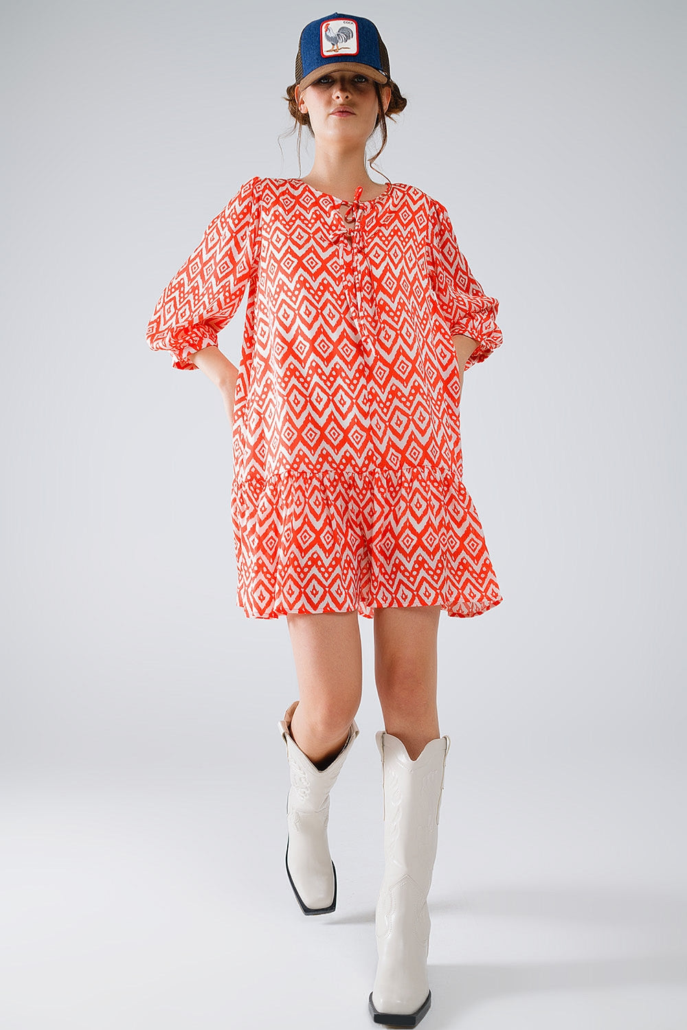 Q2 Short Dress With Tie At The Front Details in Ethnic Red Print