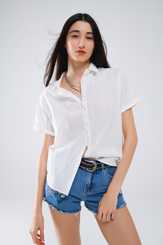 Q2 Short Sleeve Relaxed Button Up Shirt in white