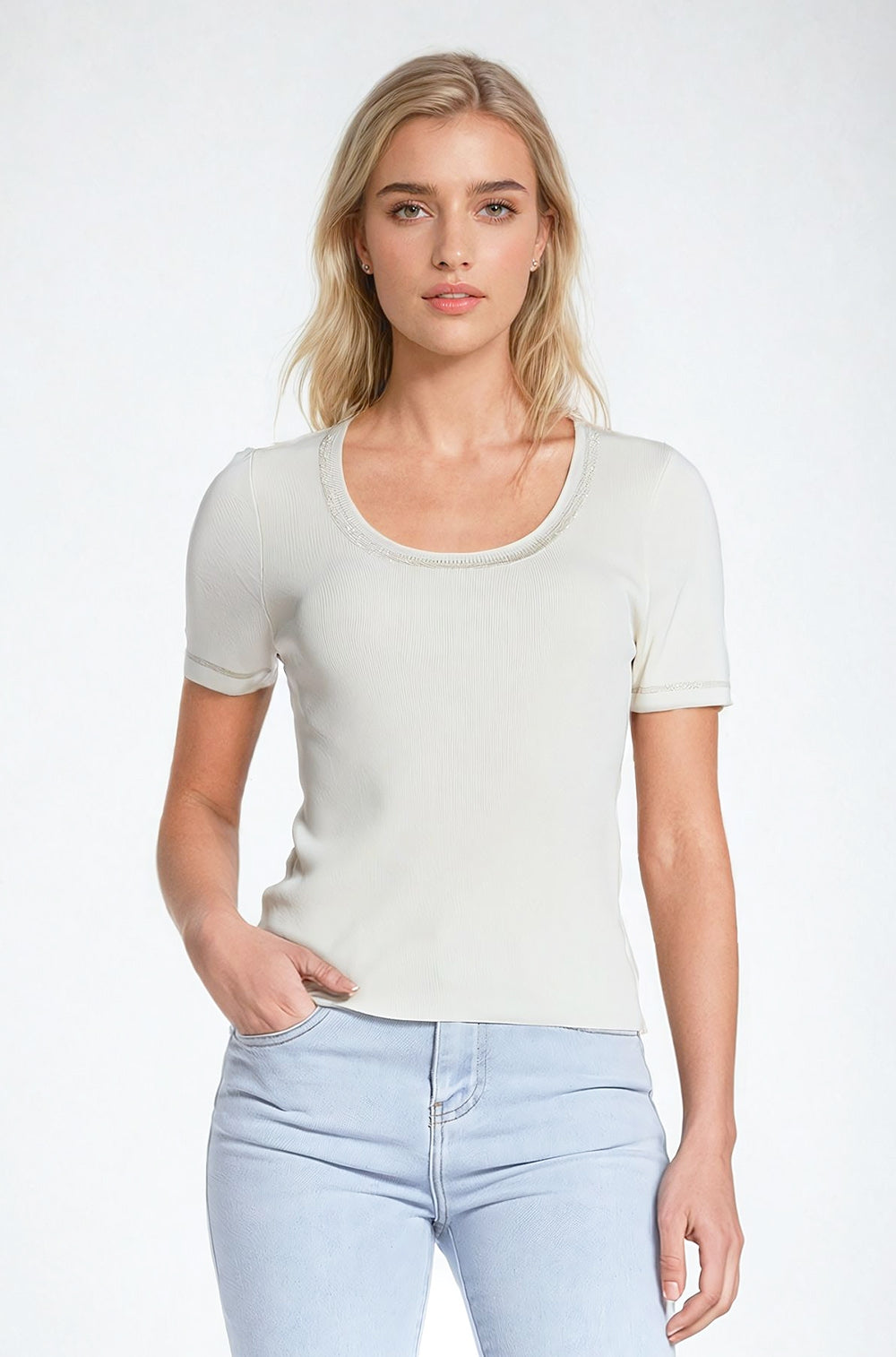 Q2 Short Sleeve sweater In beige With Silver Seam at Round Neck