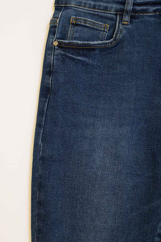 Straight leg  jeans in dark blue with folded trouser legs