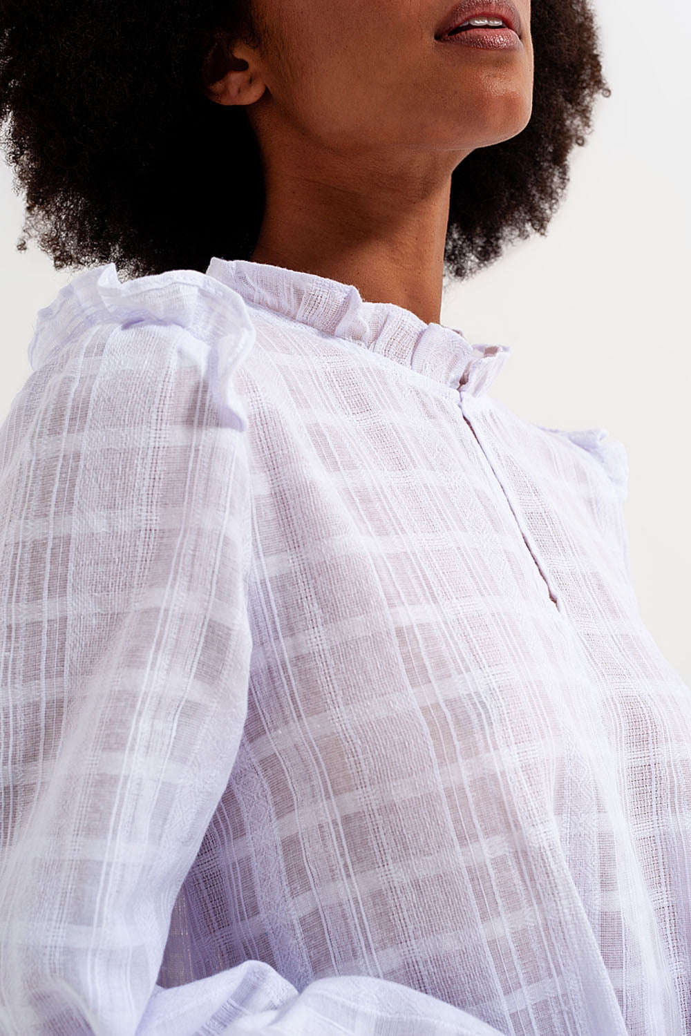 Voluminous mini dress with ruffles in white