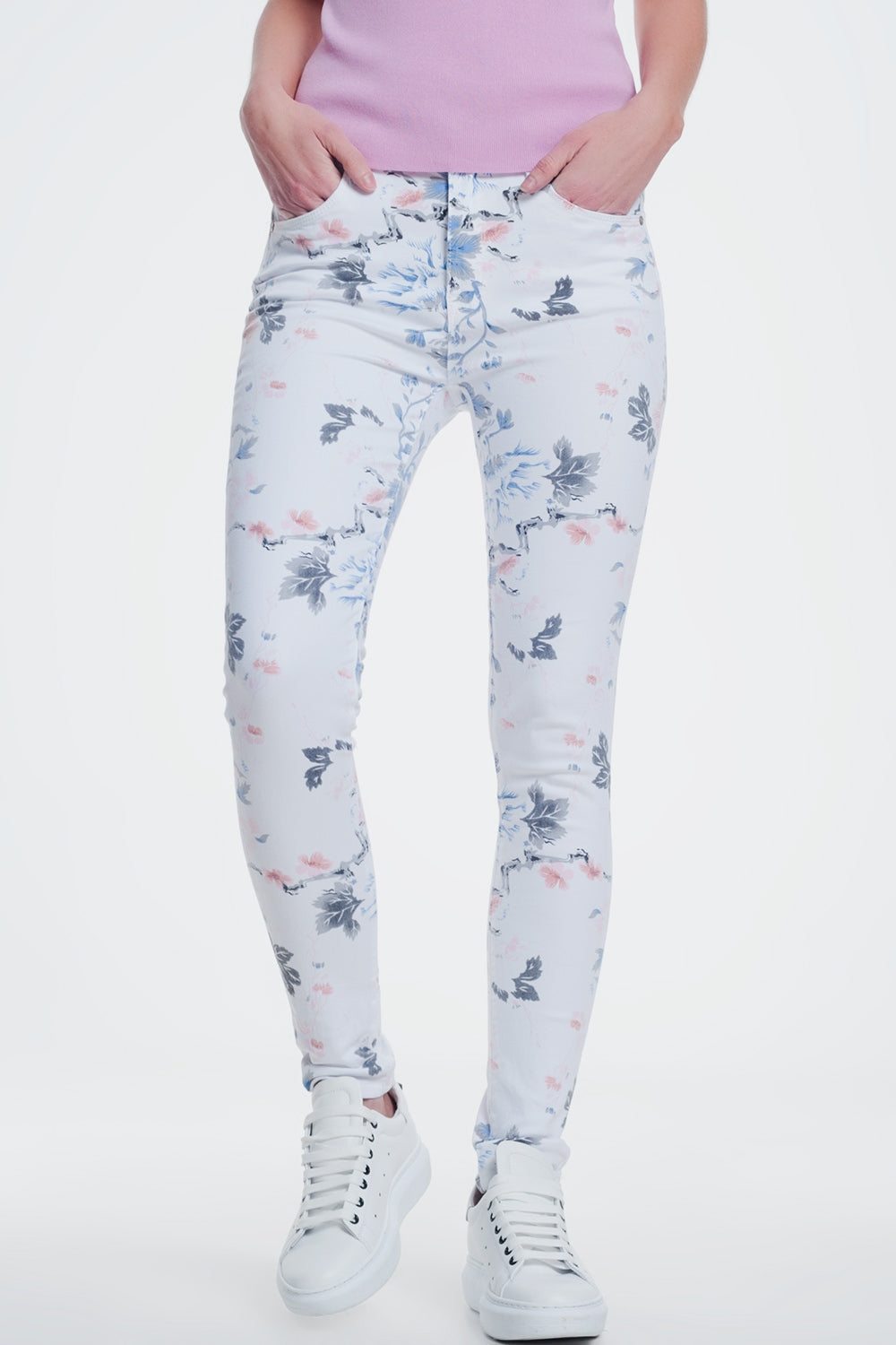 Q2 white skinny pants with floral print